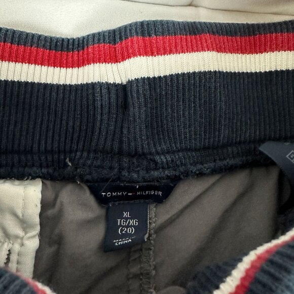 Tommy Hilfiger Boys XL Gray Cargo Shorts W/ Striped Elastic Waistband - Picture 3 of 5